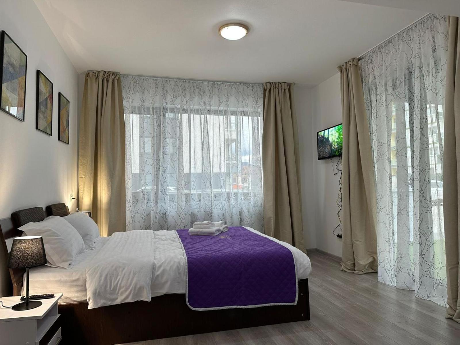 Coresi Mall Area Studios & Apartments By Glam Brasov Exterior photo