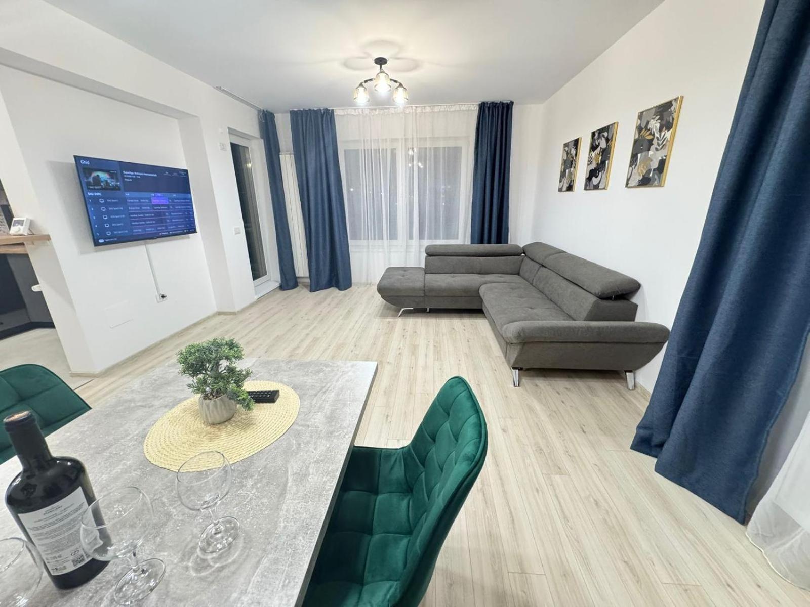 Coresi Mall Area Studios & Apartments By Glam Brasov Exterior photo